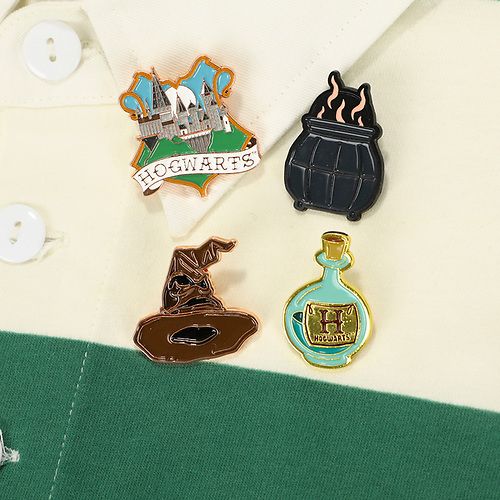 HARRY POTTER - 4 PACK HOGWARTS SCHOOL OF WITCHCRAFT AND WIZARDRY ENAMEL FILLED